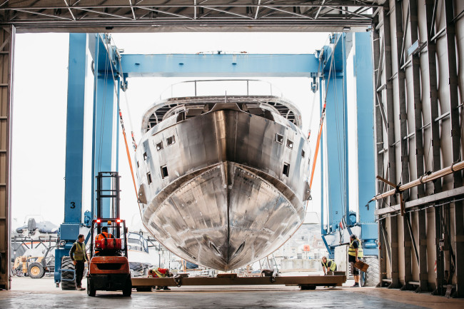 IMG 6573 Arken hull entering shed
